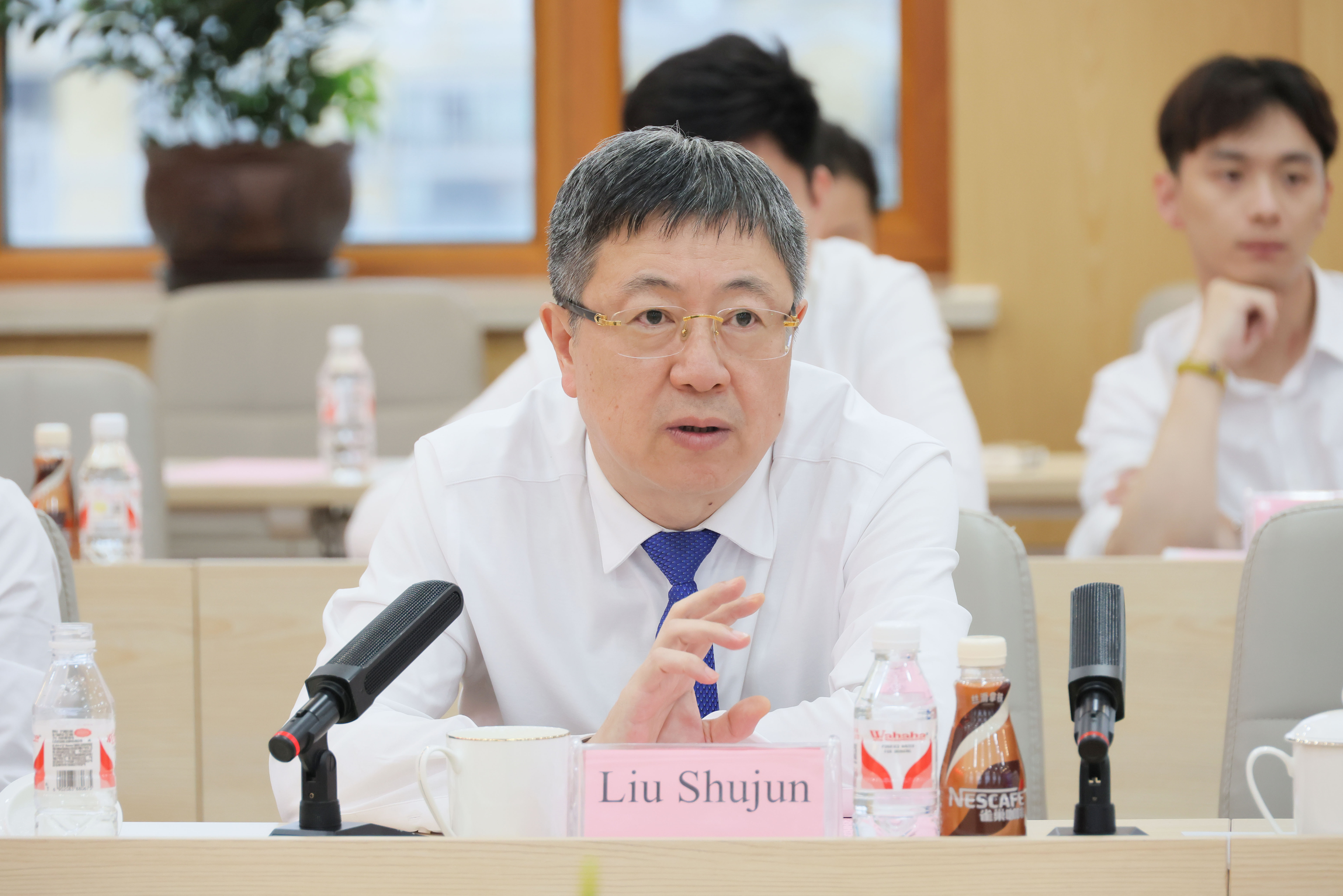 一声谢谢来自“15个国家、70名国外高级商务官员”——中国商务部国际商务官员研修学院赴ag真人平台官方股份开展“一带一路”国家经验交流座谈会(图5)