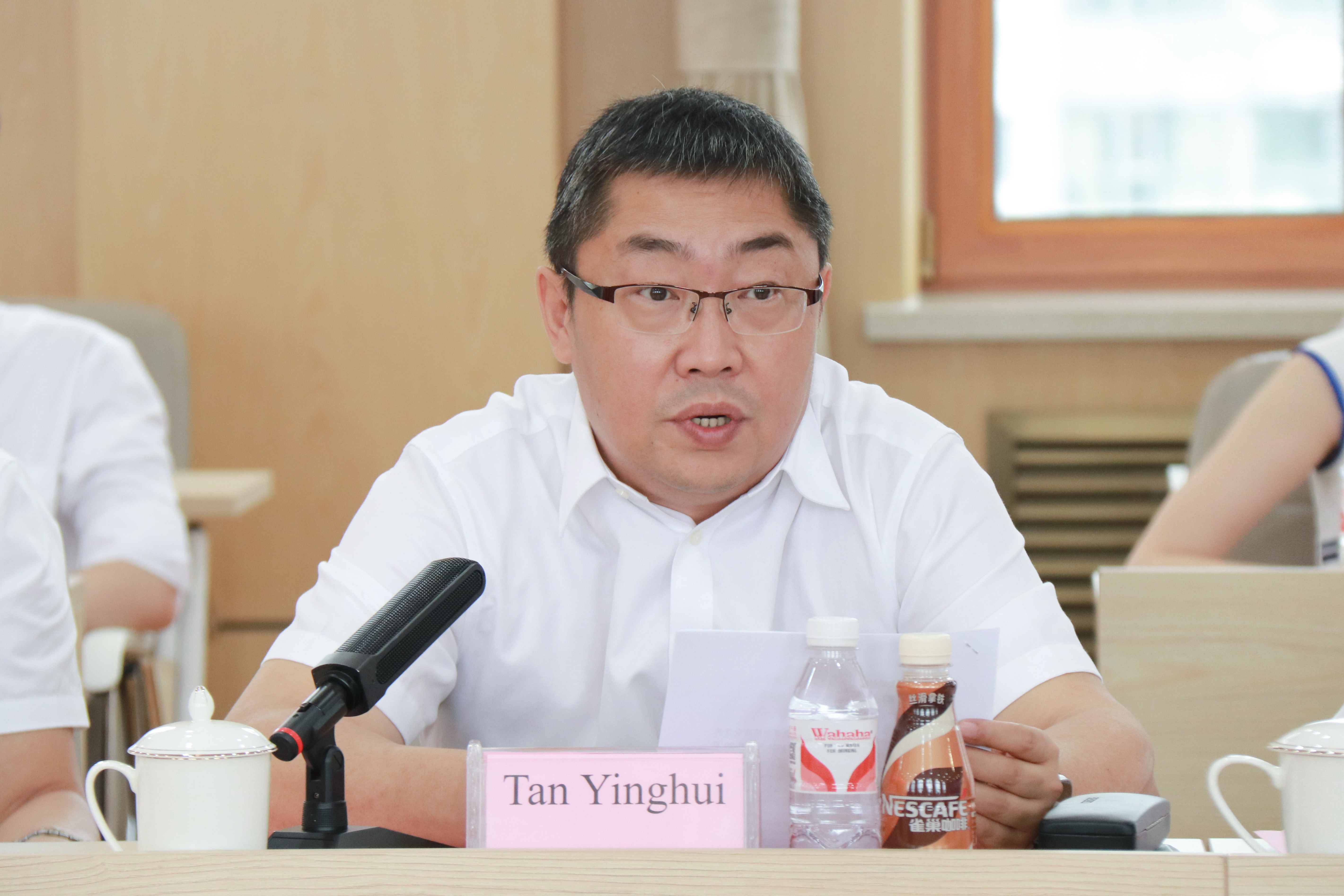 一声谢谢来自“15个国家、70名国外高级商务官员”——中国商务部国际商务官员研修学院赴ag真人平台官方股份开展“一带一路”国家经验交流座谈会(图3)